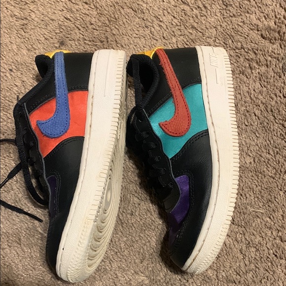 Bold Multicolor Low-Top Sneakers with Teal Swoosh - Picture 3 of 6